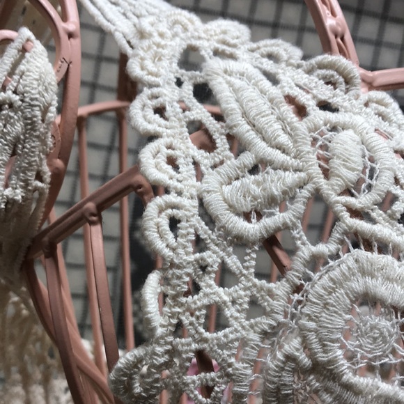 Dolled up Lace Tank-top - Picture 11 of 11